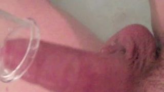 Sperma geschoten tijdens het pompen in de badkuip