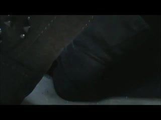 Lái xe trong đôi ủng màu xám mới từ youtube