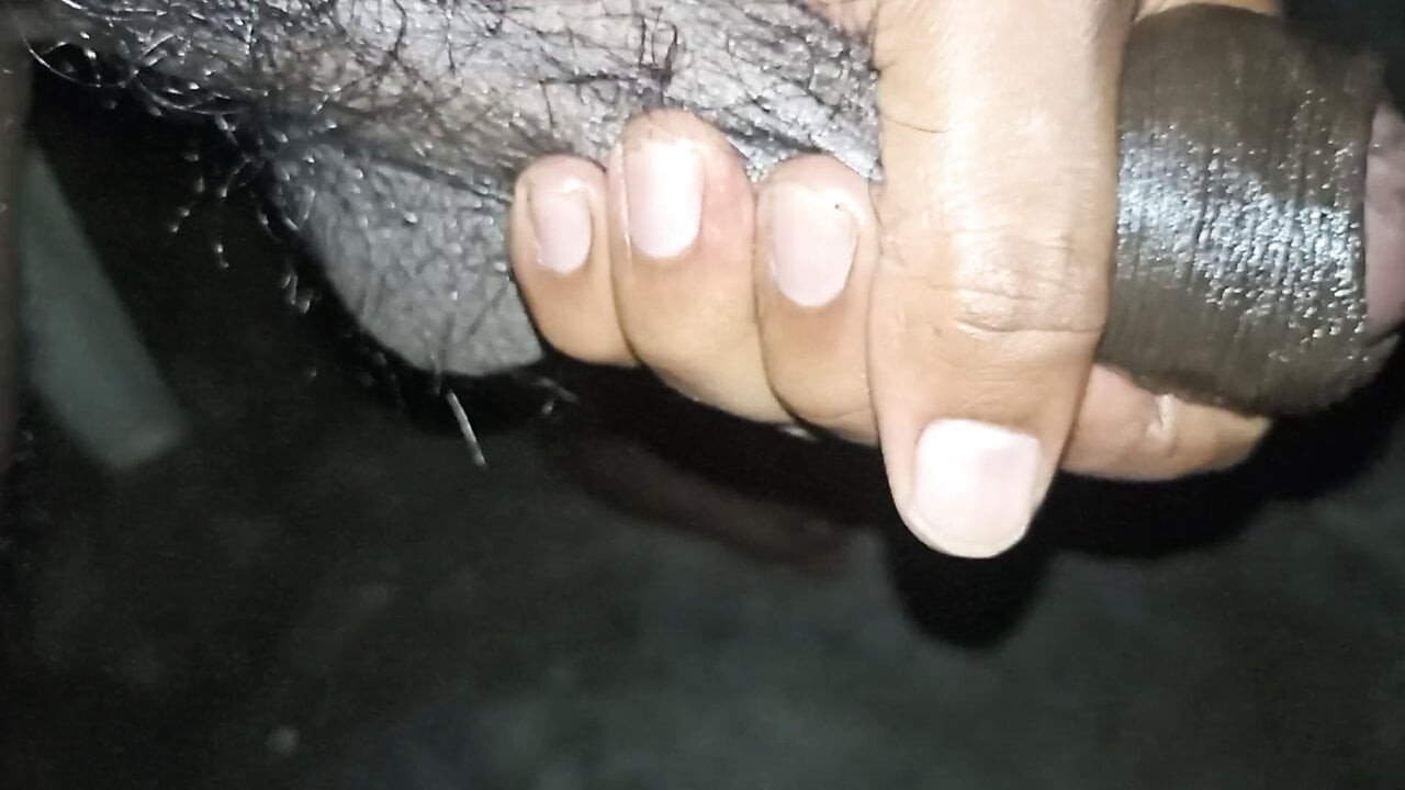 Priyanka bhabhi ko nahate dekh ke muth mara