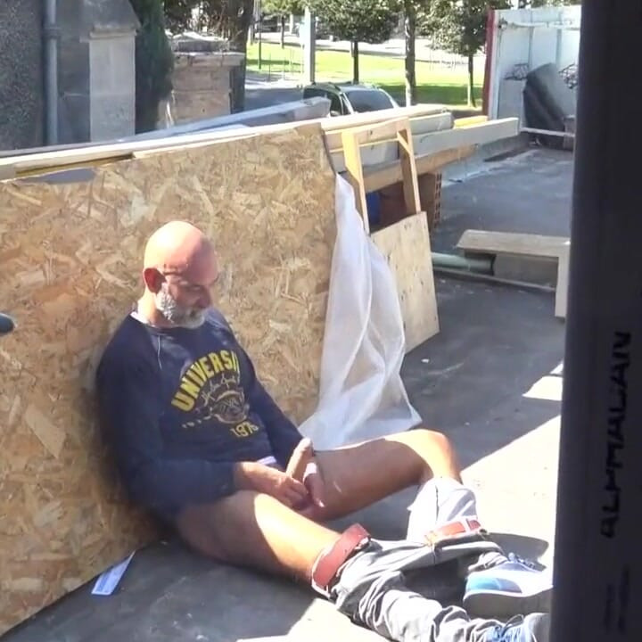 Young gay accept to be creampied by Stepdaddy