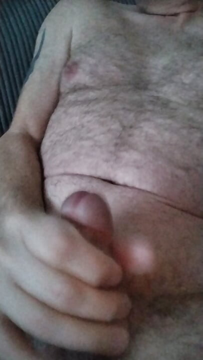 Quick wank - Hairy UK man plays