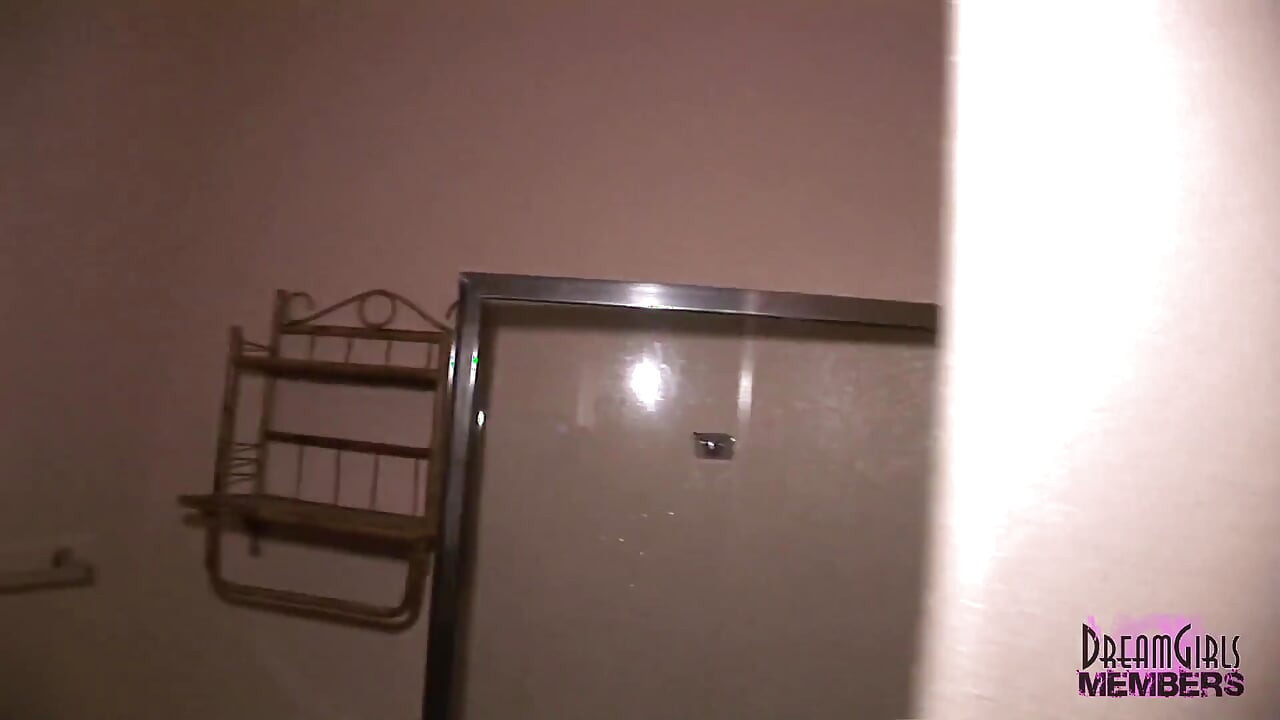 Video first timer gets pussy eaten & masturbates on spring break