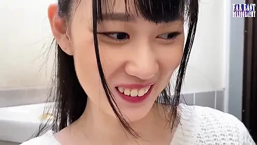 Нежный глоток Bliss с крошечной изгибом темноволосой соблазняет на сладкое оральное свидание, часть.1