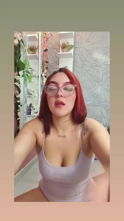 Ei, gente! A transmissão ao vivo está quase pronta. Mas primeiro, dê uma olhada no meu novo vídeo hoje. Junte-se ao meu canal para ficar no circuito. Vejo você lá!