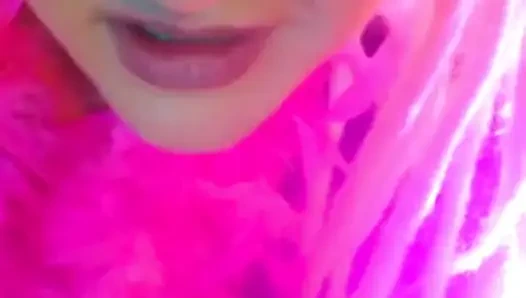 Muncrat di tanganku dan sepong kontolku kayak banci jalang