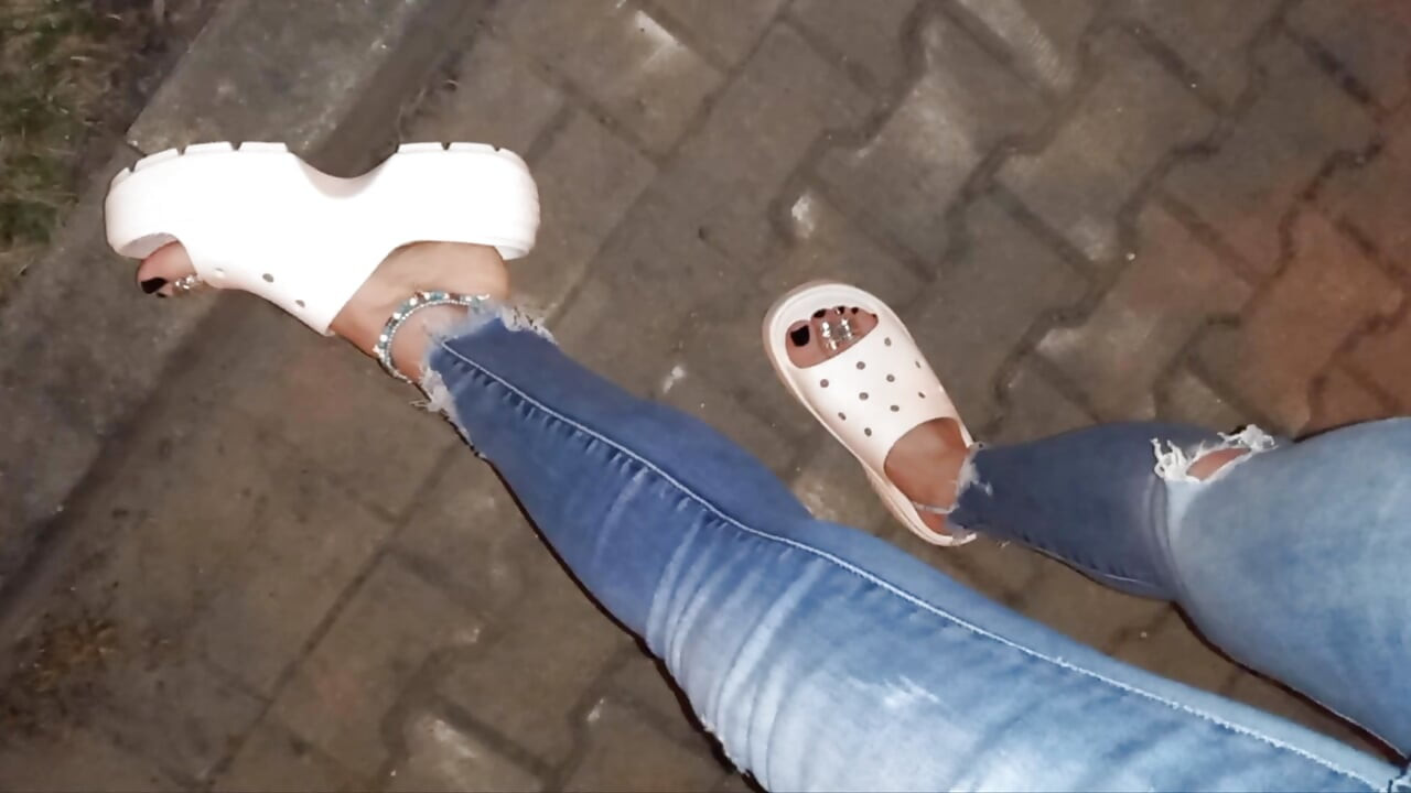 I wear tight jeans and show my pretty feet