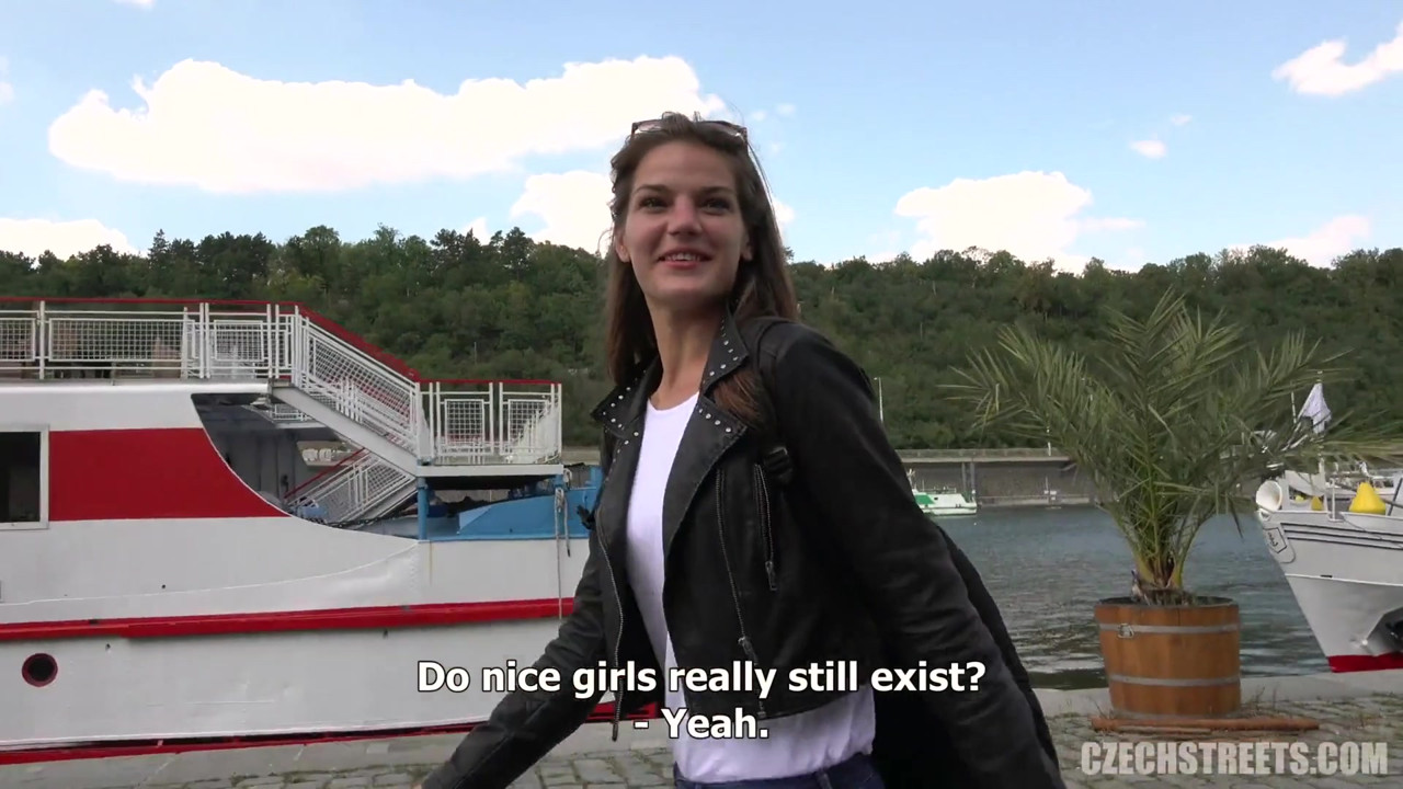 チェコの街 - 史上最もシャイな女の子