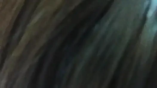 Kırmızı tangalı büyük götlü kadın içinde işini bitirecek bir adamla sikişmeye hevesli