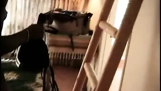 Doğal memeli Afrikalı güzellik zevkle yarak mastürbasyon yapıyor