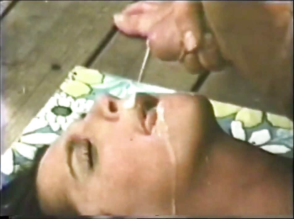 John Holmes détruit est une salope sexy à forte poitrine