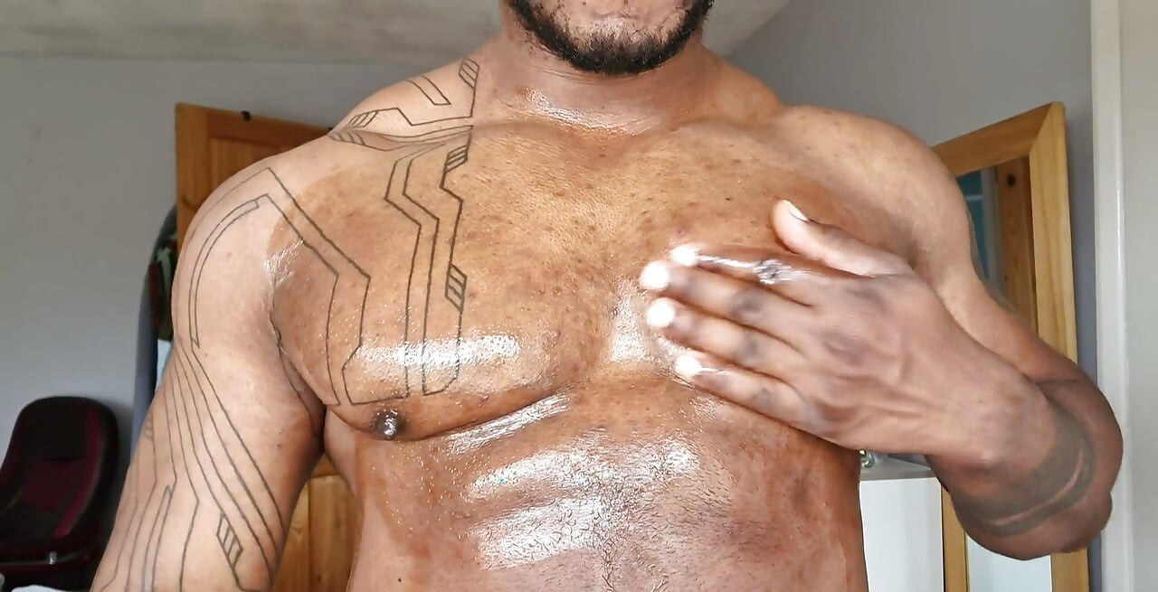 Who Loves a Chest Bounce and Nipples Play.