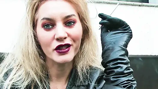 Kadın kılıklı cashpulatrix