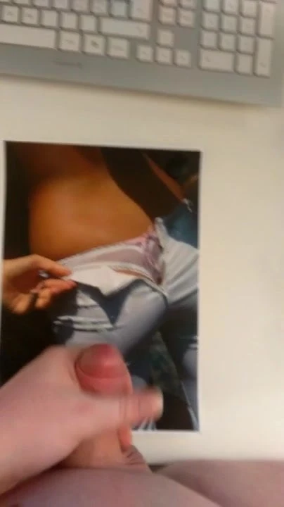 Cum tribute, jolie fille au cul