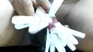Clothespins torturuje penisa