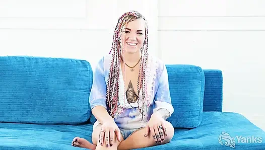 Pixie lehaj ölt ihre muschi ein