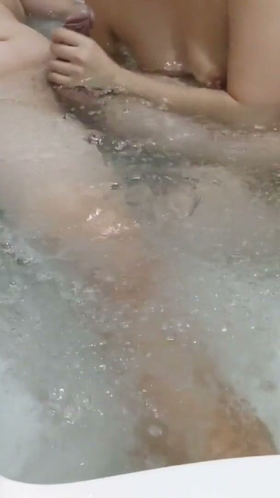 florababy - Sexo na Banheira | Clip 2