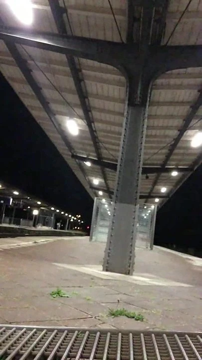 Fetish tranny at trainstation flashing