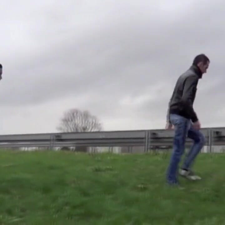 Twink seksi dikongkek lurus berhampiran jalan di luar rumah