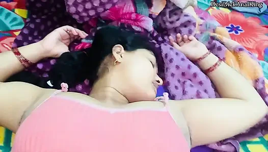 Трахаю хардкорный секс в деревне бхабхи трахает Devar в доме