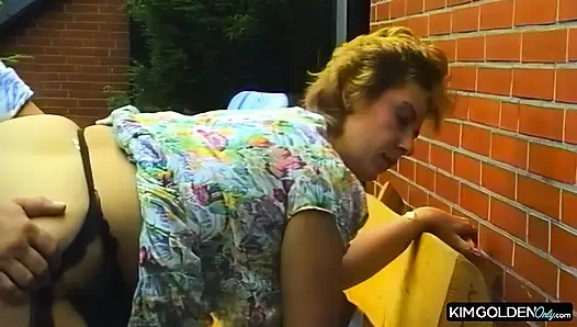 Leidenschaftlicher Outdoor-Fick mit geiler Frau