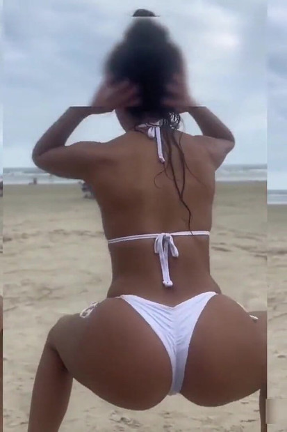 Novinha casi estaba atrapada en el acto teniendo sexo en la playa