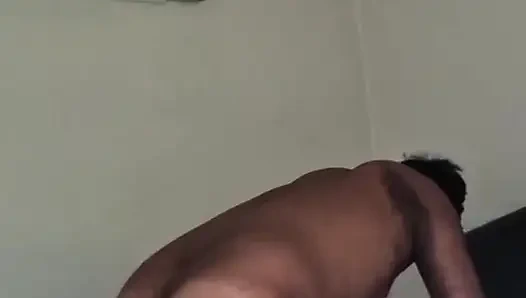 En iyi arkadaşım evime geliyor ve sonra amcığını görüyor