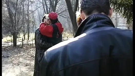 Di balik pintu jerman dientot dengan rajin