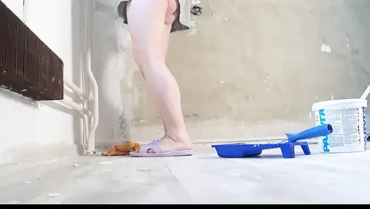 A milf does renovations without panties 1