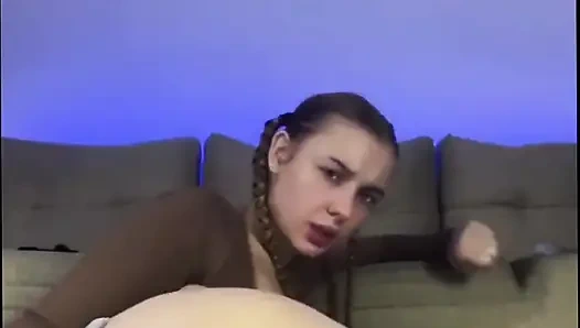 Первый анальный трах с большим дилдо