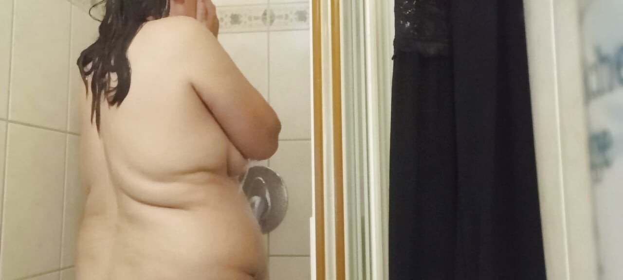 Very close in the shower with Eva Pur