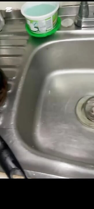 أخت الزوج تمتص جيدا