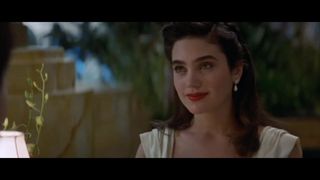 Jennifer connelleyのサテンのドレスと手袋