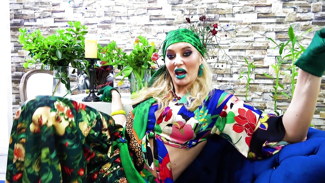 Besar los labios verdes de Ivy Poison