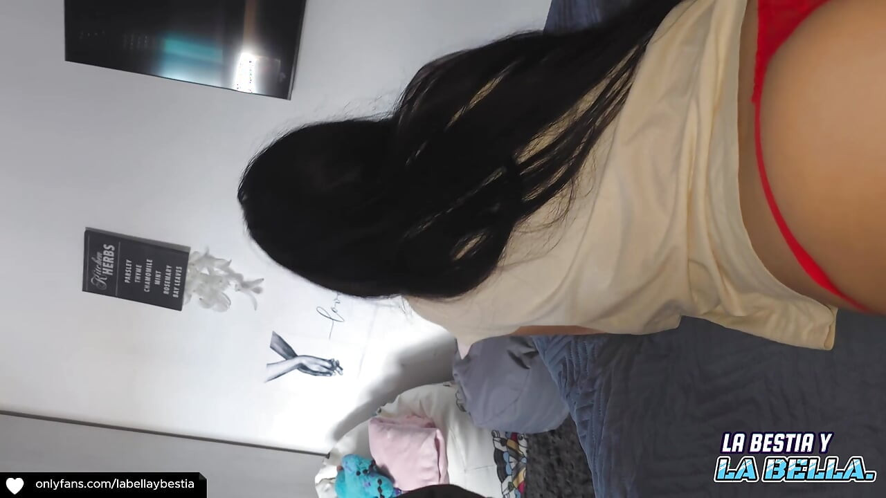 Ele fode minha buceta rica com seu pau grande gozando no meu rosto caseiro