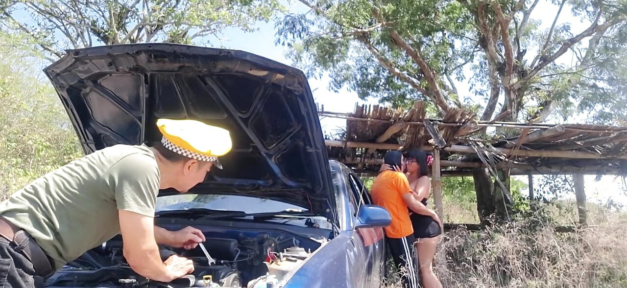 While the taxi driver fixes the car, the beautiful stepmother fucks her stepson.