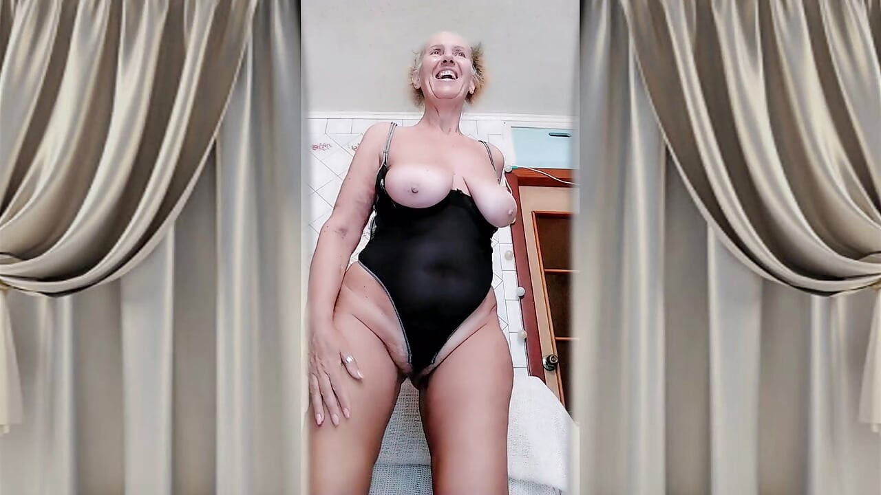 Ensom Munter Bedstemor Lukerya Flirter og driller i Køkkenkamera Solo