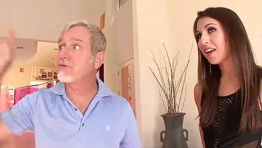 Свежей девушке Ariana Grand шлюшке трахают ее киску