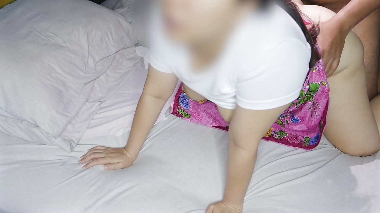 Geleneksel kıyafetler giyerken izin günümde bir erkek arkadaşımla seks yapmayı ayarladım.