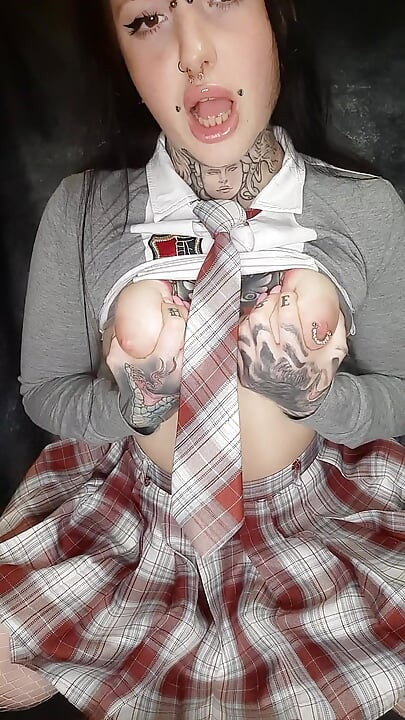 Universitária de calcinha virgem branca