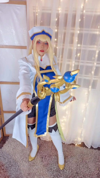 Emotional moment from "Sacerdotisa Goblin Slayer cosplay"