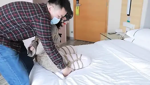 Hui09 - a White-stockinged Jk Girl Is Bound to the Bed with Ropes.