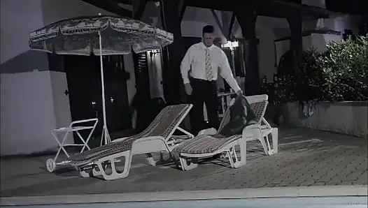 Dia meniduri temannya sambil memberi pacarnya blowjob