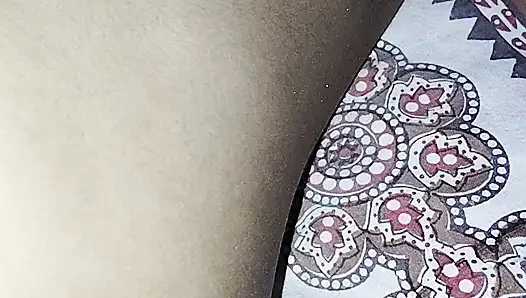 Mujhe mota lund chahiye koi hai jo mujhe kala or lumba