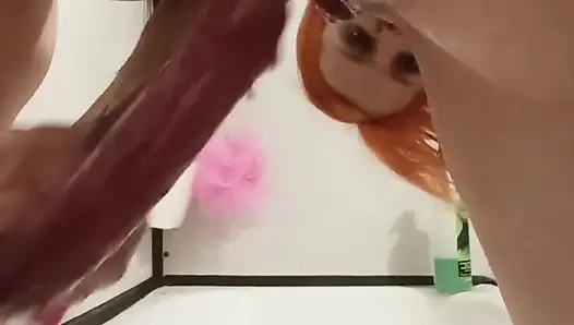 Dildo im Anal in der Dusche