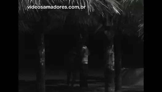 Karım plajda bilinmeyen bir adamla sikişiyor