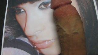 Seksi bir İtalyan kızın yüzünde Gman boşalmak (haraç)