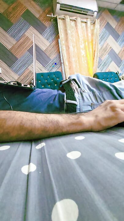 Pakistaanse jongen aftrekken masturbeert