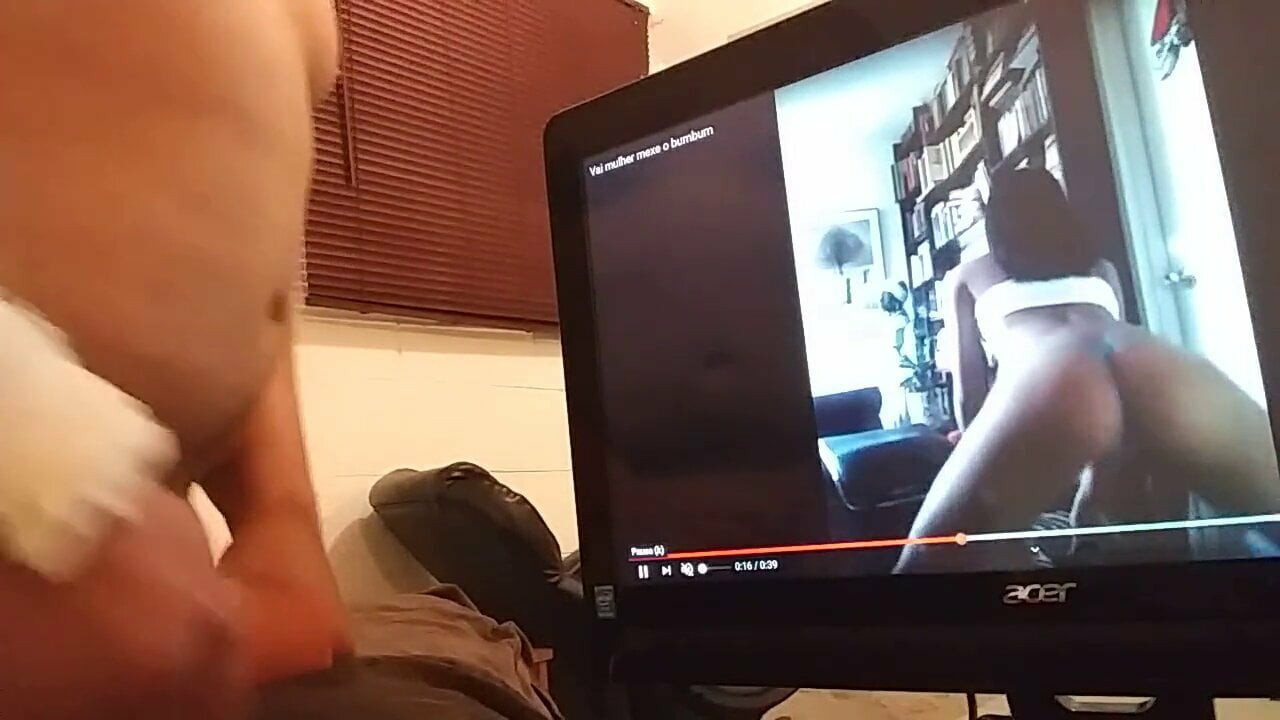 Dancing latina