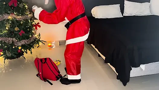 My Christmas Gift: A Stranger on the Street Smashes My Ass