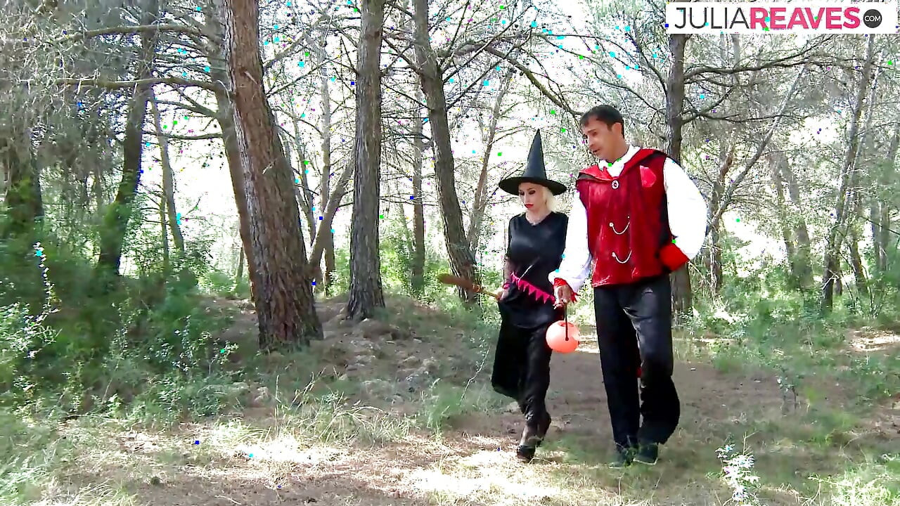 สาวรอยสักดูดสองควยใหญ่แล้วก็ขี่พวกเขาเพื่อยิงน้ําเงี่ยน